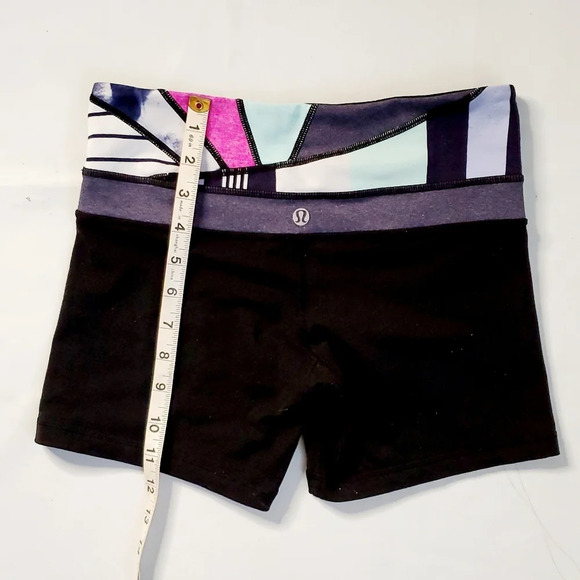 Lululemon cycling tight shorts  sz 4 Black reversible - Picture 4 of 5